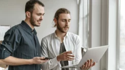 Jak nowoczesne systemy CRM eliminują wyzwania technologiczne w branży produkcyjnej?