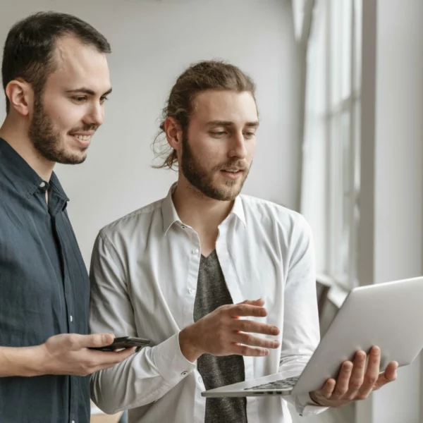 Jak nowoczesne systemy CRM eliminują wyzwania technologiczne w branży produkcyjnej?